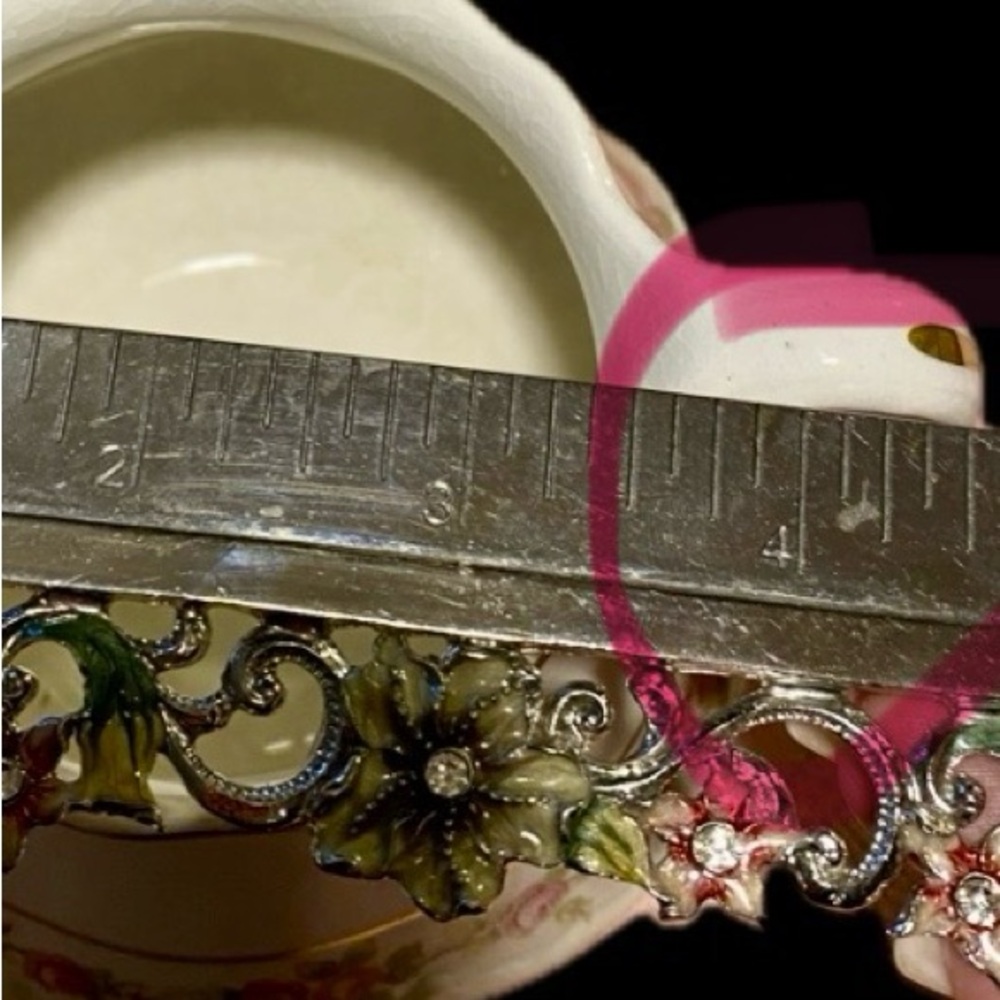 Ceramic Creamer w/ Roses - Picture 4 of 4